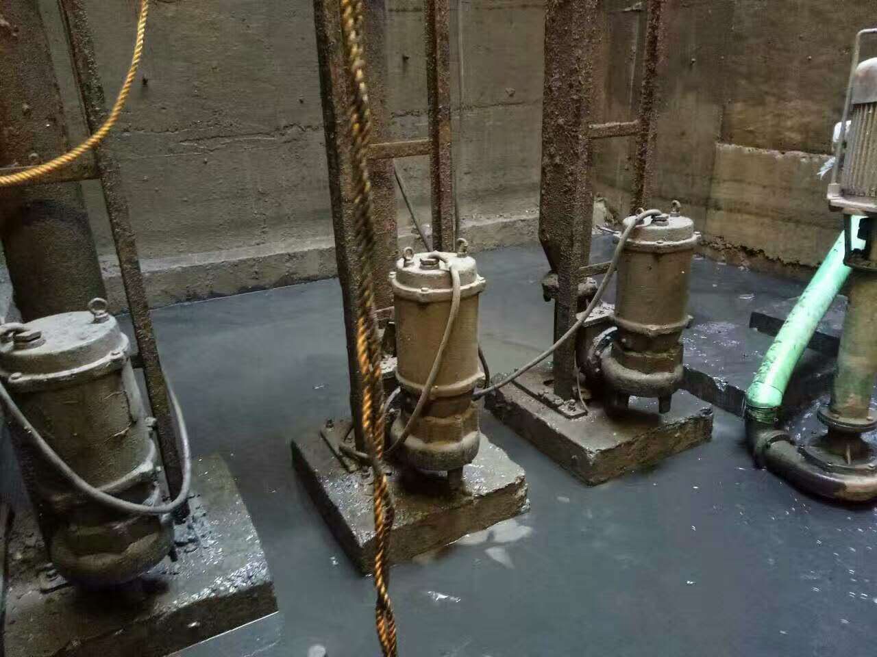 岳池污水池清理